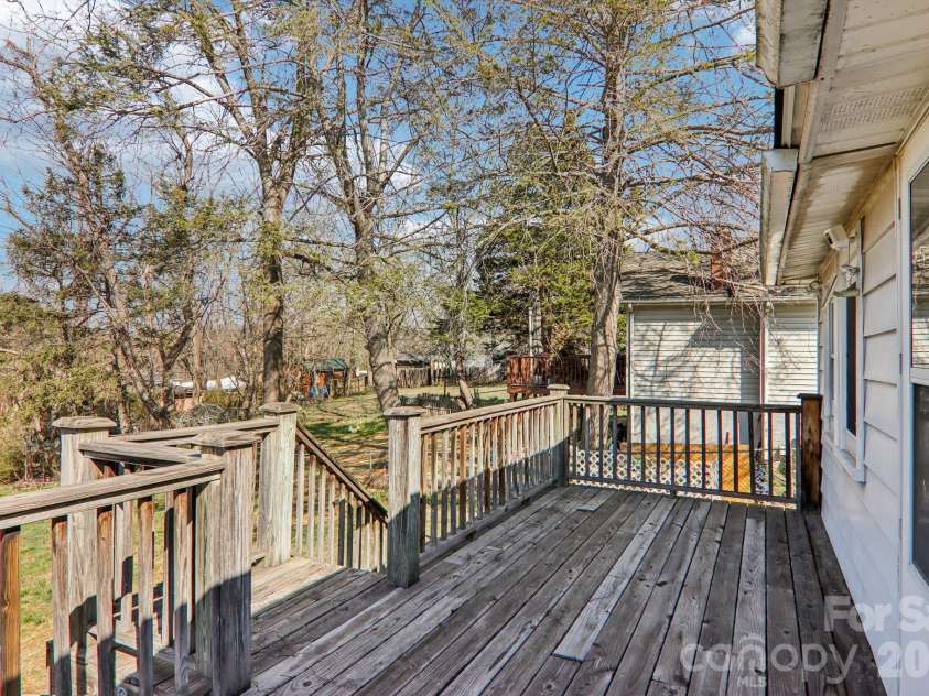 24 Pelzer Street, Asheville, NC 28804.  MLS# CAR4357112, YatesRealty ID 10458. 