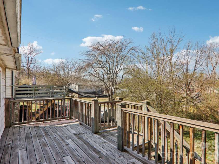 24 Pelzer Street, Asheville, NC 28804.  MLS# CAR4357112, YatesRealty ID 10458. 
