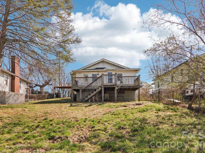 24 Pelzer Street, Asheville, NC 28804.  MLS# CAR4357112, YatesRealty ID 10458. 
