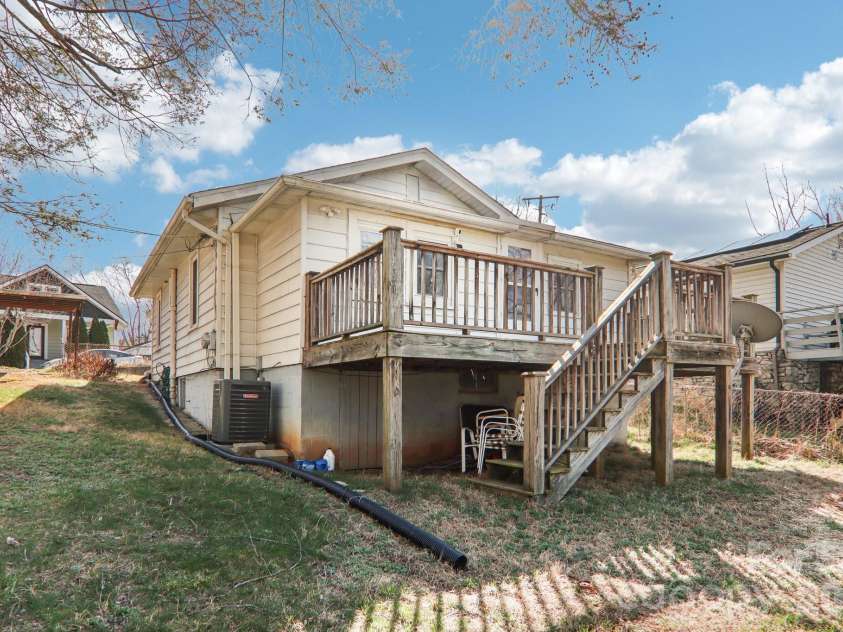 24 Pelzer Street, Asheville, NC 28804.  MLS# CAR4357112, YatesRealty ID 10458. 