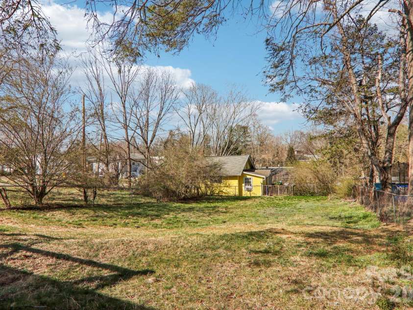 24 Pelzer Street, Asheville, NC 28804.  MLS# CAR4357112, YatesRealty ID 10458. 