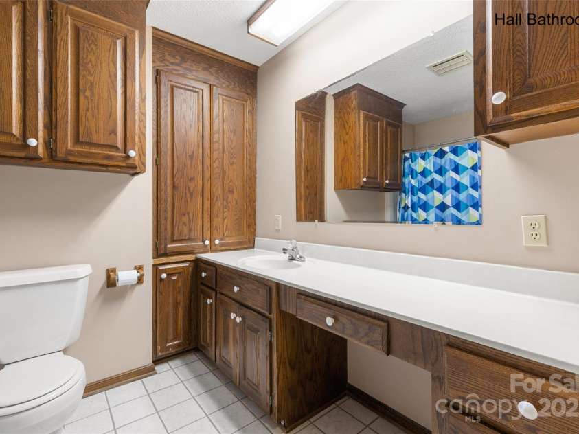 5303 Rogers Road, Monroe, NC 28110.  MLS# CAR4312504, YatesRealty ID 1046. Large hall bath on main floor 