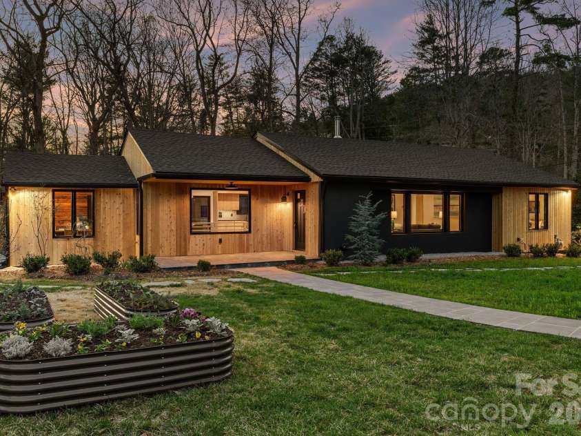 330 Windsor Road, Asheville, NC 28804.  MLS# CAR4357003, YatesRealty ID 10460. 