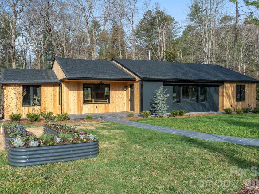 330 Windsor Road, Asheville, NC 28804.  MLS# CAR4357003, YatesRealty ID 10460. 