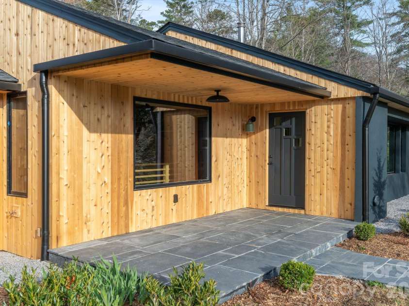 330 Windsor Road, Asheville, NC 28804.  MLS# CAR4357003, YatesRealty ID 10460. 
