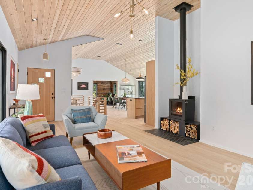 330 Windsor Road, Asheville, NC 28804.  MLS# CAR4357003, YatesRealty ID 10460. 