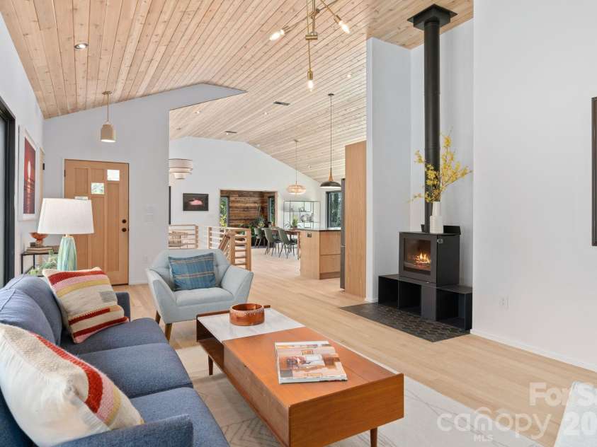 330 Windsor Road, Asheville, NC 28804.  MLS# CAR4357003, YatesRealty ID 10460. 