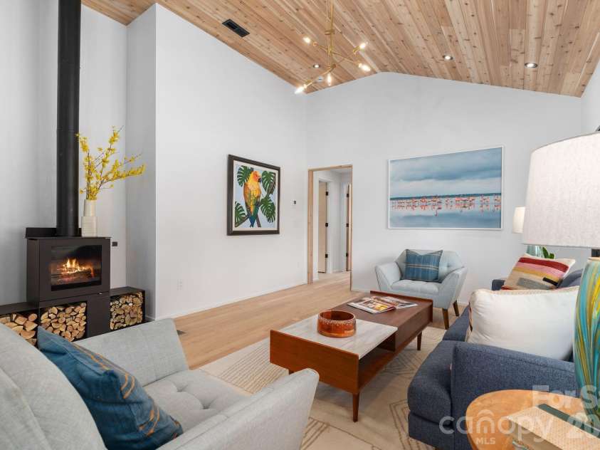 330 Windsor Road, Asheville, NC 28804.  MLS# CAR4357003, YatesRealty ID 10460. 