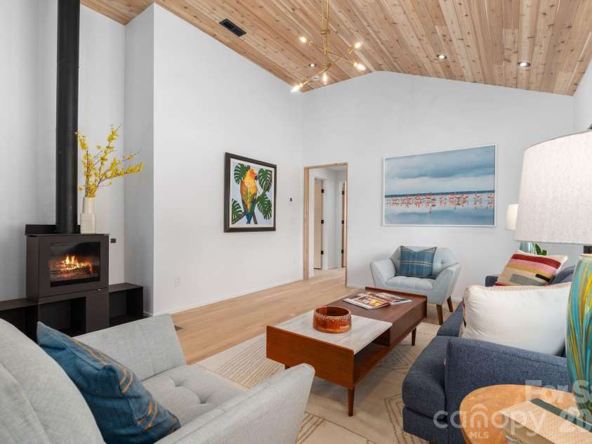 330 Windsor Road, Asheville, NC 28804.  MLS# CAR4357003, YatesRealty ID 10460. 