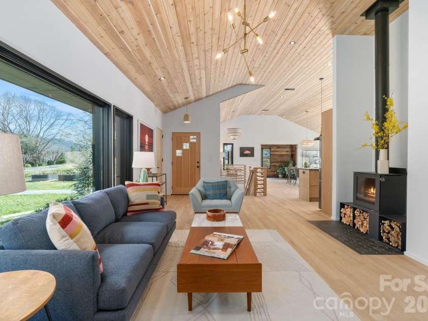 330 Windsor Road, Asheville, NC 28804.  MLS# CAR4357003, YatesRealty ID 10460. 