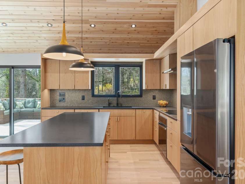 330 Windsor Road, Asheville, NC 28804.  MLS# CAR4357003, YatesRealty ID 10460. 