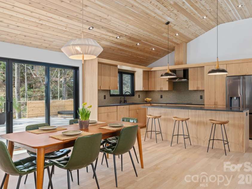 330 Windsor Road, Asheville, NC 28804.  MLS# CAR4357003, YatesRealty ID 10460. 