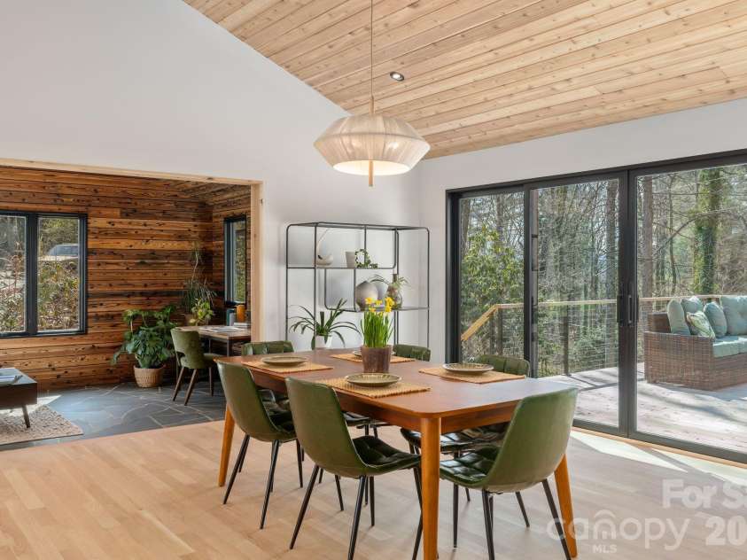 330 Windsor Road, Asheville, NC 28804.  MLS# CAR4357003, YatesRealty ID 10460. 