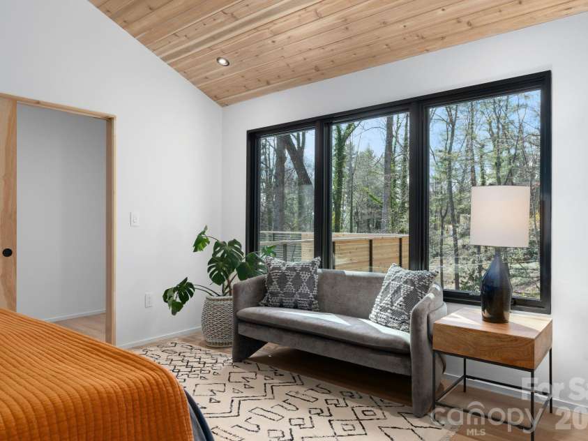 330 Windsor Road, Asheville, NC 28804.  MLS# CAR4357003, YatesRealty ID 10460. 