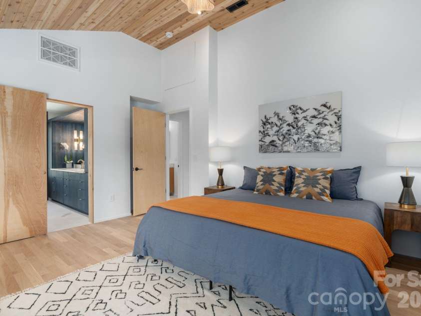 330 Windsor Road, Asheville, NC 28804.  MLS# CAR4357003, YatesRealty ID 10460. 