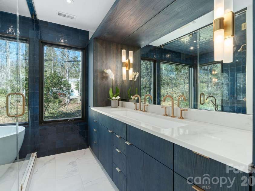 330 Windsor Road, Asheville, NC 28804.  MLS# CAR4357003, YatesRealty ID 10460. 