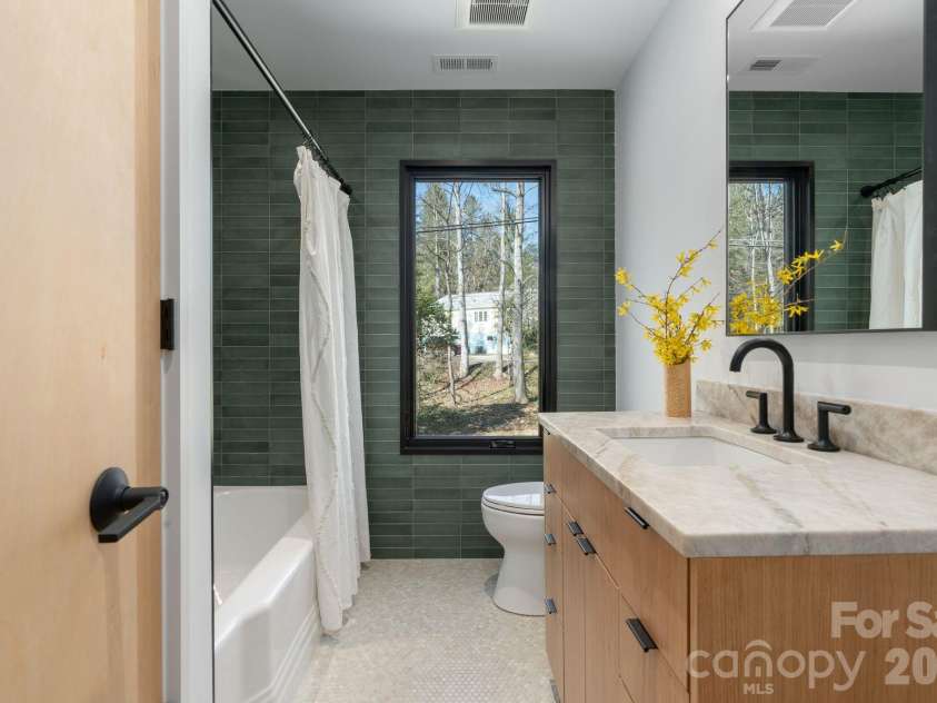 330 Windsor Road, Asheville, NC 28804.  MLS# CAR4357003, YatesRealty ID 10460. 