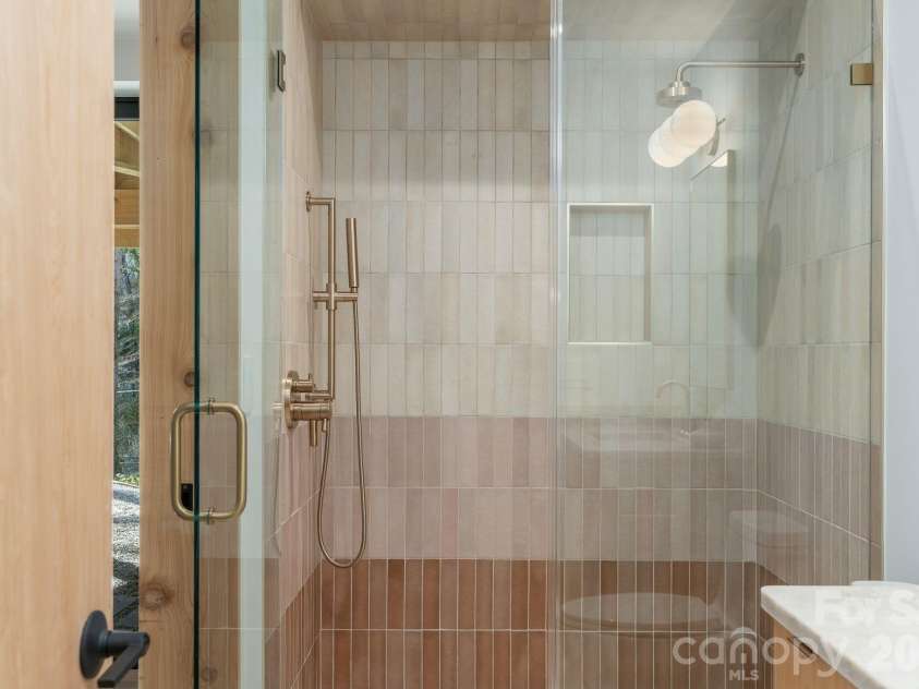 330 Windsor Road, Asheville, NC 28804.  MLS# CAR4357003, YatesRealty ID 10460. 