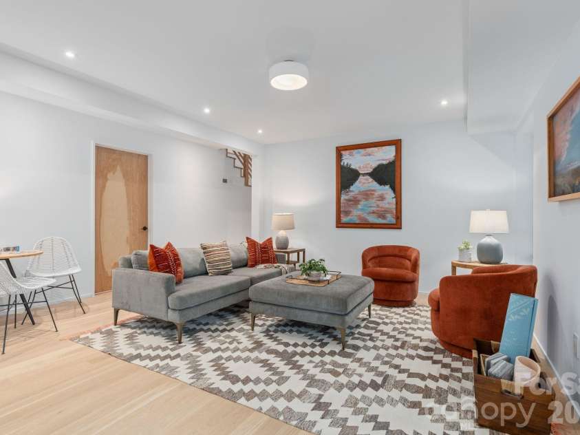 330 Windsor Road, Asheville, NC 28804.  MLS# CAR4357003, YatesRealty ID 10460. 