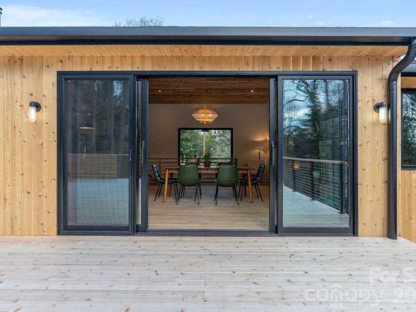 330 Windsor Road, Asheville, NC 28804.  MLS# CAR4357003, YatesRealty ID 10460. 