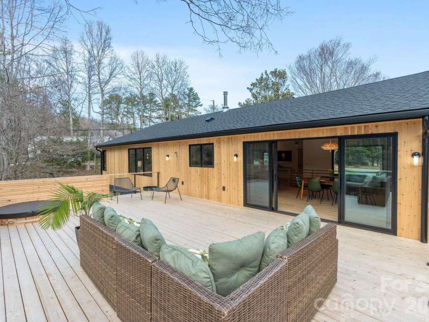 330 Windsor Road, Asheville, NC 28804.  MLS# CAR4357003, YatesRealty ID 10460. 