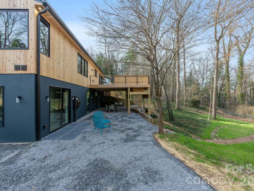 330 Windsor Road, Asheville, NC 28804.  MLS# CAR4357003, YatesRealty ID 10460. 