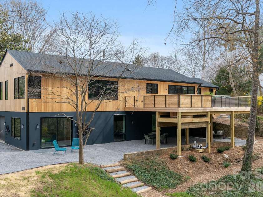 330 Windsor Road, Asheville, NC 28804.  MLS# CAR4357003, YatesRealty ID 10460. 