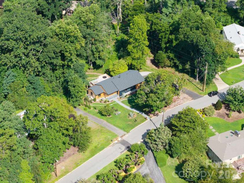 330 Windsor Road, Asheville, NC 28804.  MLS# CAR4357003, YatesRealty ID 10460. 