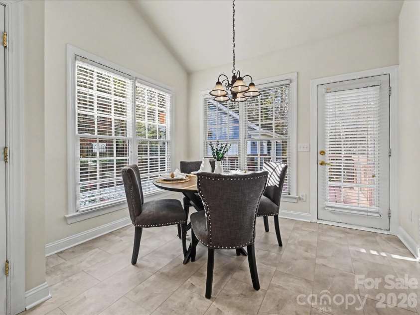 306 Ashby Drive, Davidson, NC 28036.  MLS# CAR4358205, YatesRealty ID 10461. Light-filled Breakfast area overlooking the deck and backyard