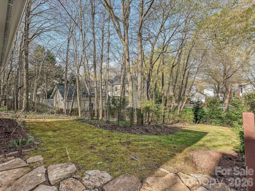 306 Ashby Drive, Davidson, NC 28036.  MLS# CAR4358205, YatesRealty ID 10461. Mature landscaping in the backyard