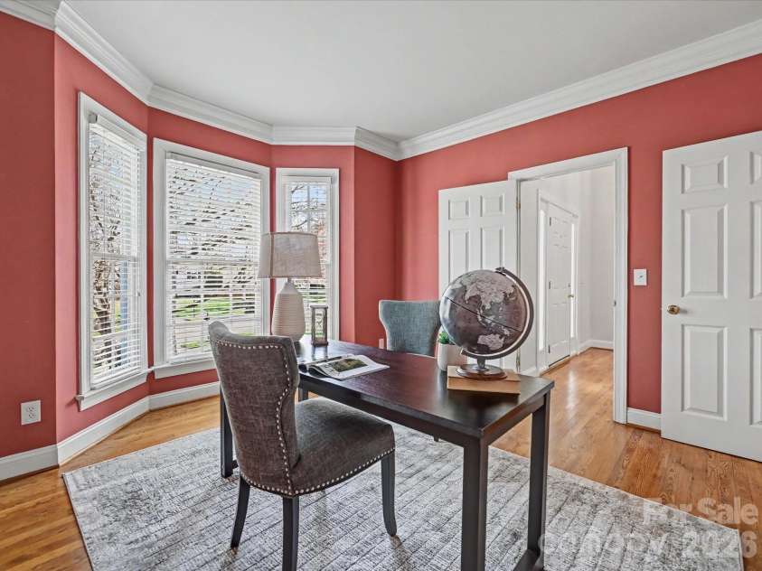 306 Ashby Drive, Davidson, NC 28036.  MLS# CAR4358205, YatesRealty ID 10461. Pretty hardwood floors and natural light