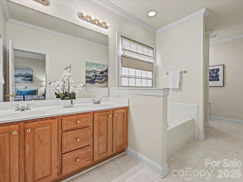 306 Ashby Drive, Davidson, NC 28036.  MLS# CAR4358205, YatesRealty ID 10461. Primary Bathroom with two vanities, soaking tub and separate shower