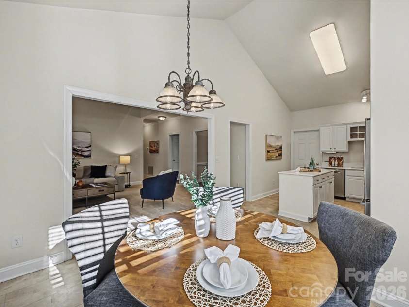 306 Ashby Drive, Davidson, NC 28036.  MLS# CAR4358205, YatesRealty ID 10461. Tall ceilings  in breakfast area and kitchen