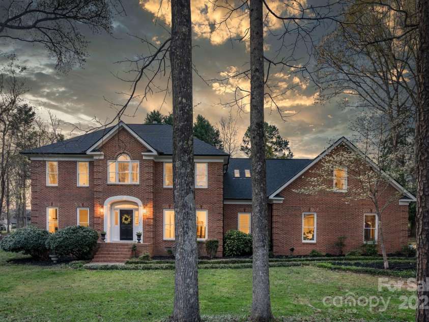 5750 Hemby Road, Matthews, NC 28104.  MLS# CAR4243817, YatesRealty ID 10461. 