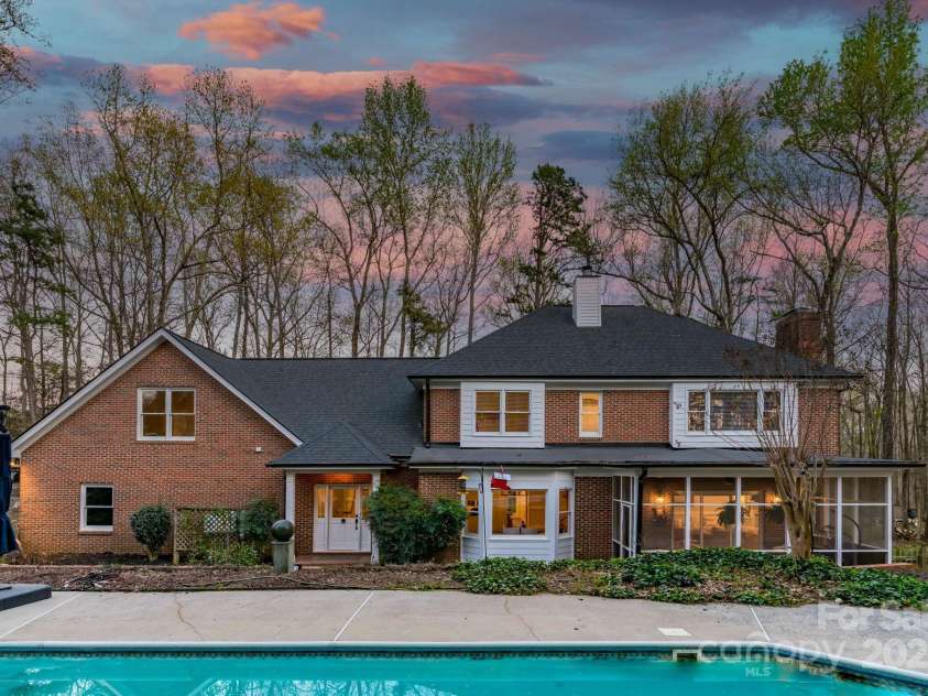 5750 Hemby Road, Matthews, NC 28104.  MLS# CAR4243817, YatesRealty ID 10461. 