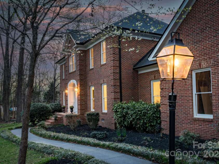 5750 Hemby Road, Matthews, NC 28104.  MLS# CAR4243817, YatesRealty ID 10461. 