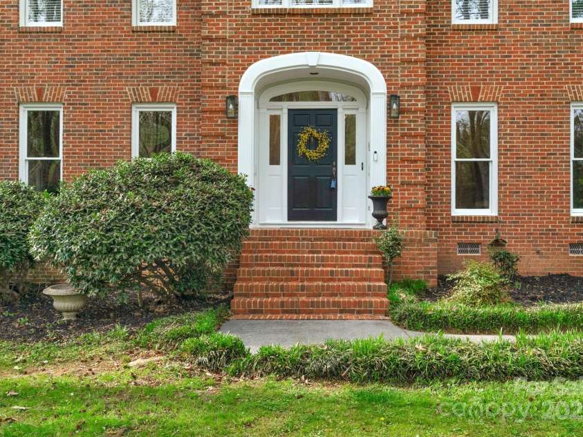 5750 Hemby Road, Matthews, NC 28104.  MLS# CAR4243817, YatesRealty ID 10461. 