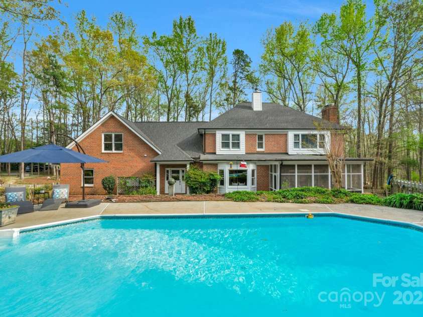 5750 Hemby Road, Matthews, NC 28104.  MLS# CAR4243817, YatesRealty ID 10461. 