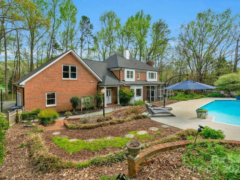 5750 Hemby Road, Matthews, NC 28104.  MLS# CAR4243817, YatesRealty ID 10461. 