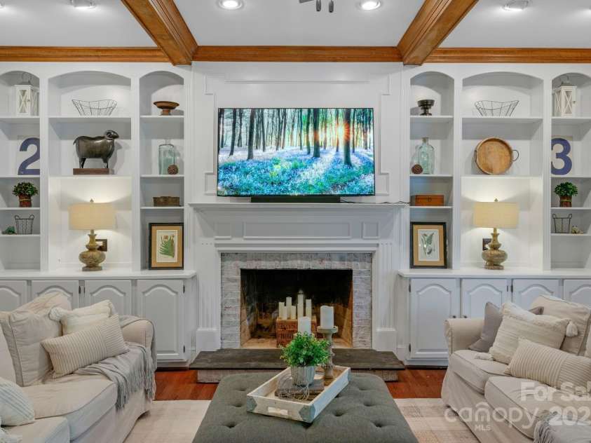 5750 Hemby Road, Matthews, NC 28104.  MLS# CAR4243817, YatesRealty ID 10461. 