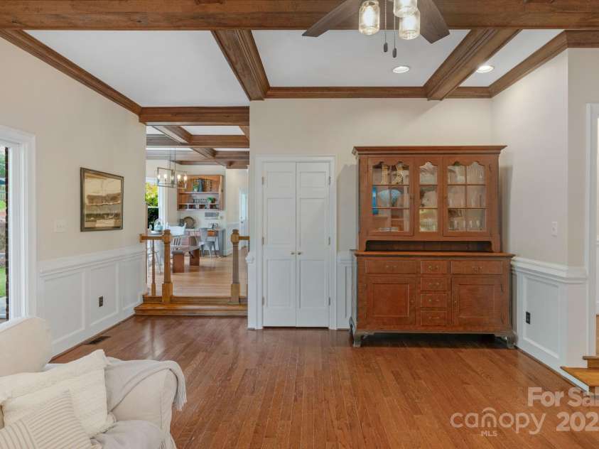 5750 Hemby Road, Matthews, NC 28104.  MLS# CAR4243817, YatesRealty ID 10461. 