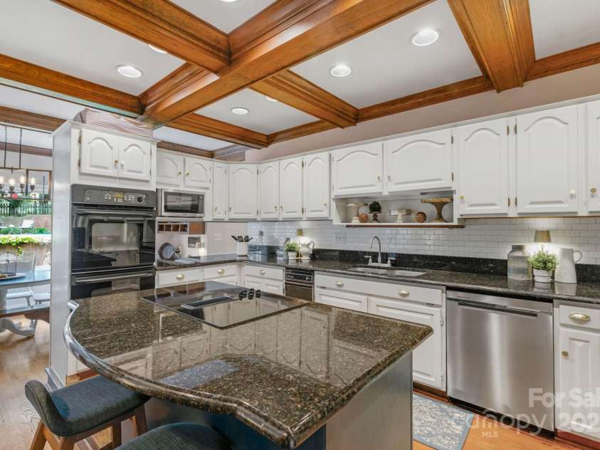 5750 Hemby Road, Matthews, NC 28104.  MLS# CAR4243817, YatesRealty ID 10461. 