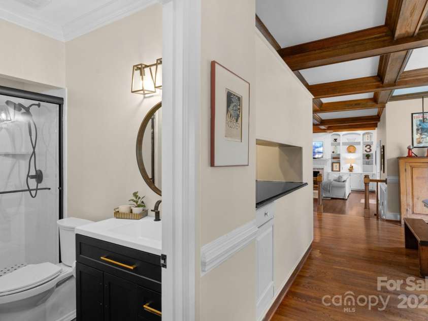 5750 Hemby Road, Matthews, NC 28104.  MLS# CAR4243817, YatesRealty ID 10461. 