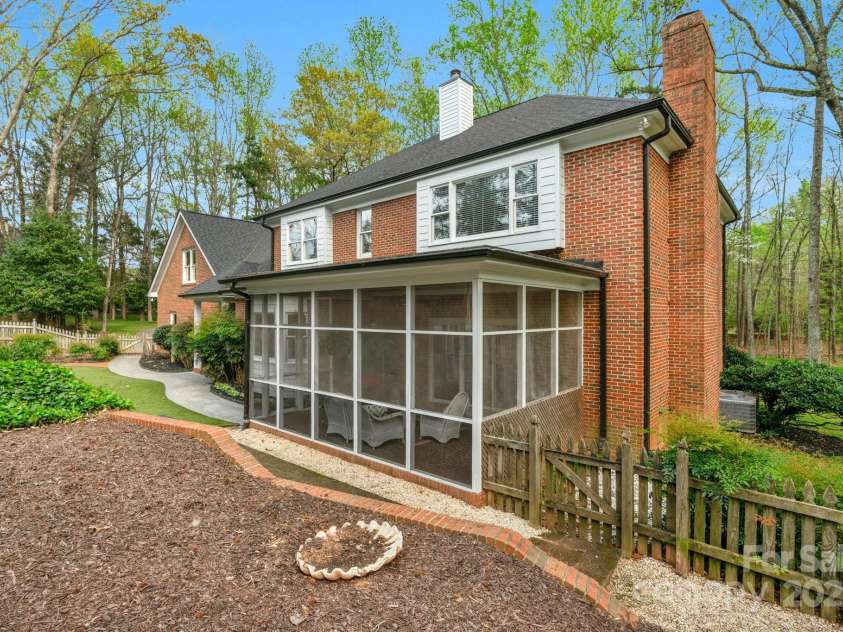 5750 Hemby Road, Matthews, NC 28104.  MLS# CAR4243817, YatesRealty ID 10461. 