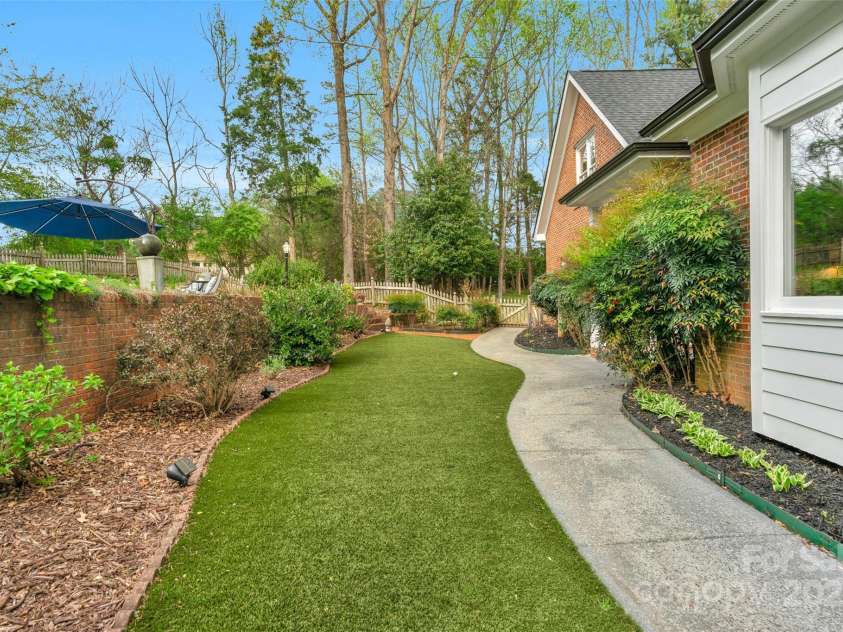 5750 Hemby Road, Matthews, NC 28104.  MLS# CAR4243817, YatesRealty ID 10461. 