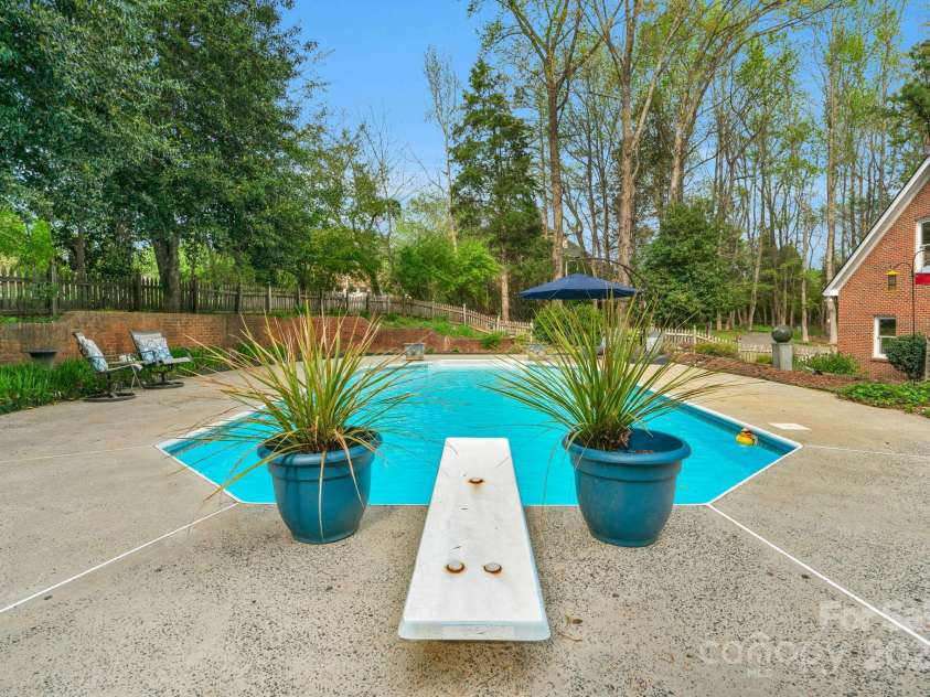 5750 Hemby Road, Matthews, NC 28104.  MLS# CAR4243817, YatesRealty ID 10461. 