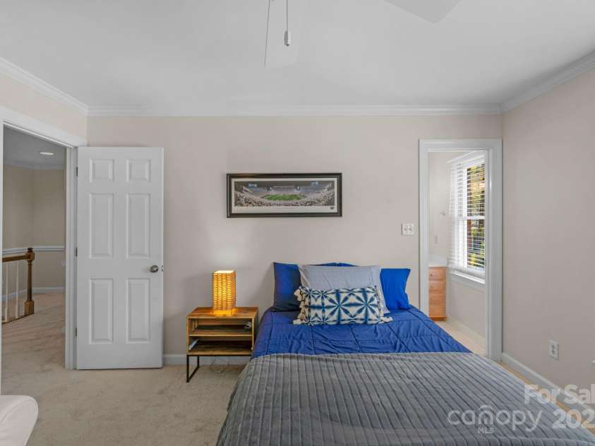 5750 Hemby Road, Matthews, NC 28104.  MLS# CAR4243817, YatesRealty ID 10461. Bed 3 w full bath