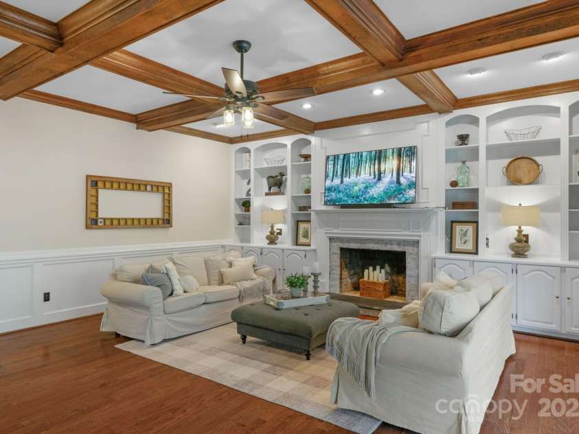 5750 Hemby Road, Matthews, NC 28104.  MLS# CAR4243817, YatesRealty ID 10461. Built- ins