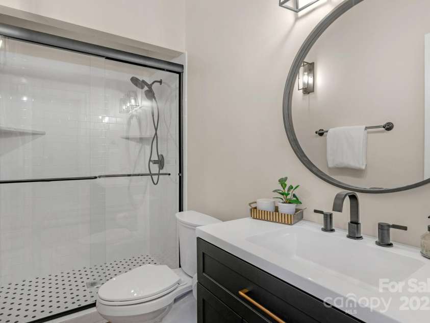 5750 Hemby Road, Matthews, NC 28104.  MLS# CAR4243817, YatesRealty ID 10461. Full Bath on Main