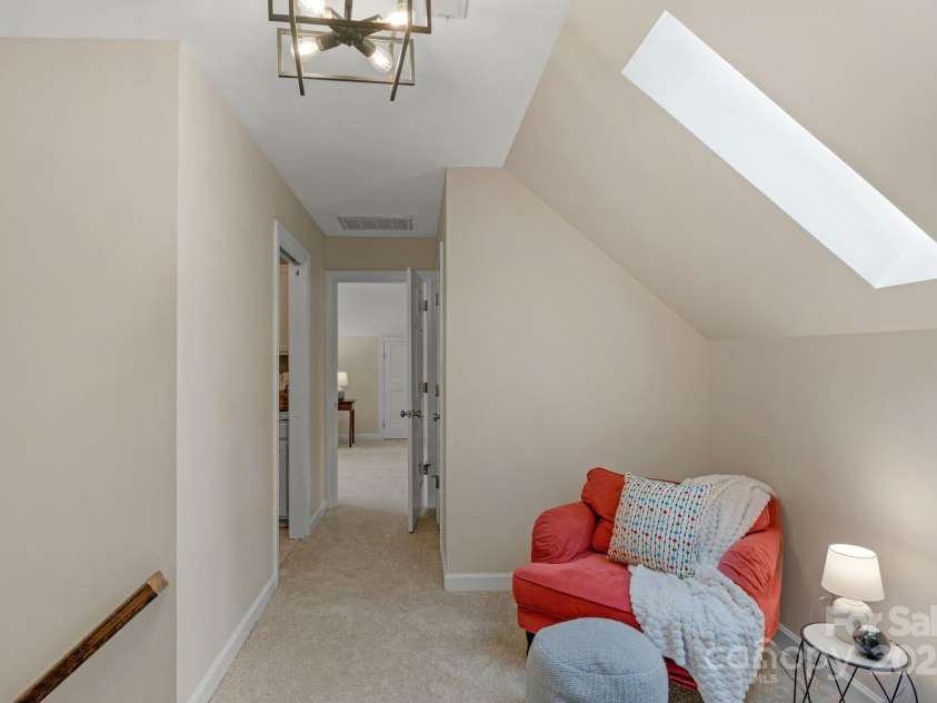 5750 Hemby Road, Matthews, NC 28104.  MLS# CAR4243817, YatesRealty ID 10461. Hallway Sitting Nook